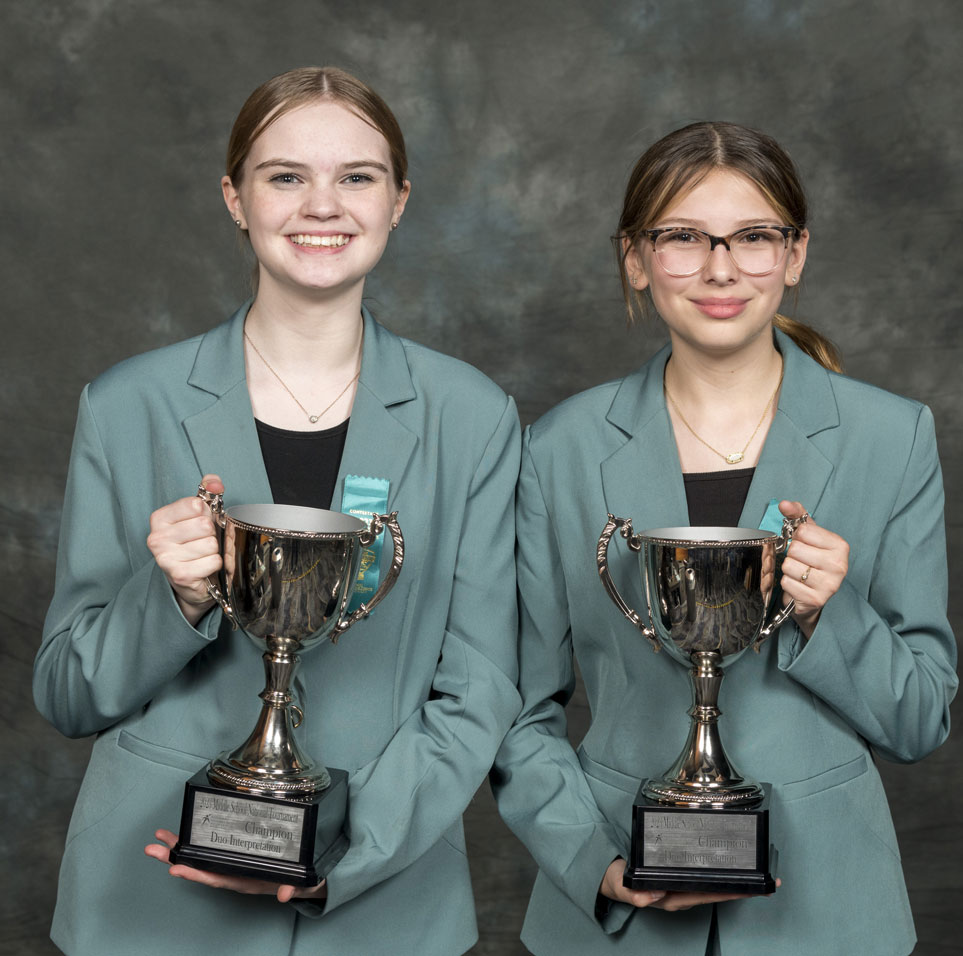 Avery Clark and Rianne Nelsen from Siouxland Christian Middle School in Iowa
Coached by Emily Hageman